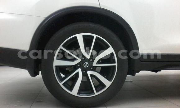 Sayi Na hannu Nissan X–Trail White Mota in Maseru a Maseru Sayi Na hannu Nissan X–Trail White Mota in Maseru a Maseru