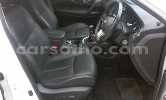 Sayi Na hannu Nissan X–Trail White Mota in Maseru a Maseru Sayi Na hannu Nissan X–Trail White Mota in Maseru a Maseru