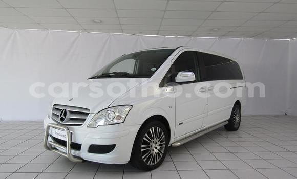 Sayi Na hannu Mercedes Viano White Mota in Maseru a Maseru