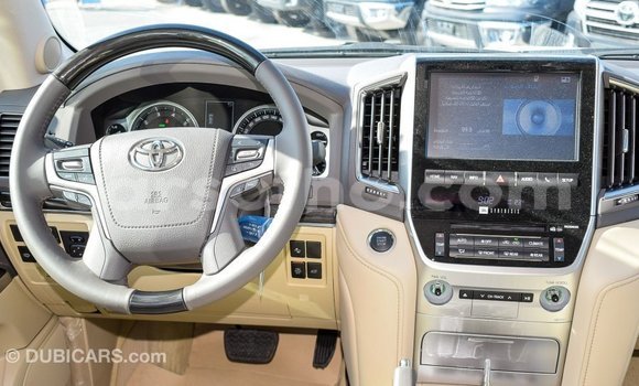اشتري Imported Toyota Land Cruiser White سيارة في Import - Dubai في Maseru اشتري Imported Toyota Land Cruiser White سيارة في Import - Dubai في Maseru