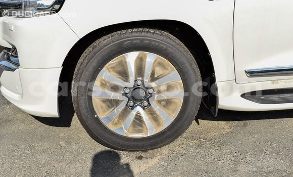 اشتري Imported Toyota Land Cruiser White سيارة في Import - Dubai في Maseru اشتري Imported Toyota Land Cruiser White سيارة في Import - Dubai في Maseru