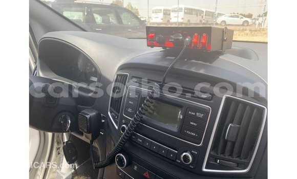 Sayi Imported Hyundai Accent White Mota in Import - Dubai a Maseru Sayi Imported Hyundai Accent White Mota in Import - Dubai a Maseru