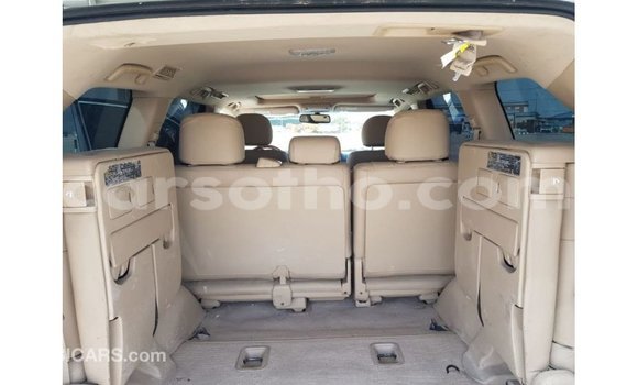 Sayi Imported Toyota Land Cruiser White Mota in Import - Dubai a Maseru Sayi Imported Toyota Land Cruiser White Mota in Import - Dubai a Maseru