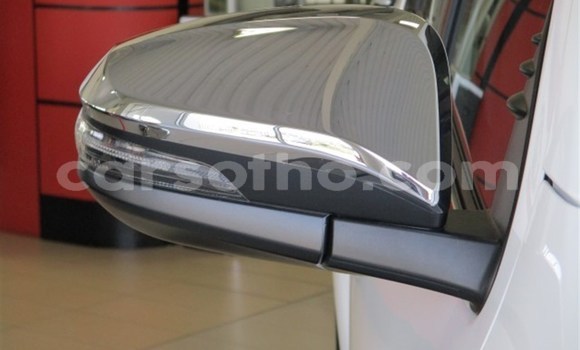 Sayi Na hannu Toyota Hilux White Mota in Import - Dubai a Maseru Sayi Na hannu Toyota Hilux White Mota in Import - Dubai a Maseru