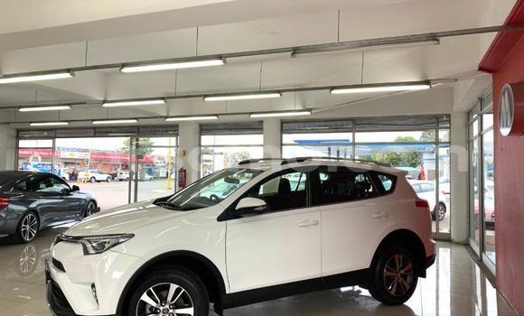 Acheter Occasion Voiture Toyota RAV4 Blanc à Maseru, Maseru Acheter Occasion Voiture Toyota RAV4 Blanc à Maseru, Maseru