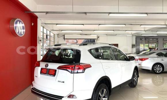 Acheter Occasion Voiture Toyota RAV4 Blanc à Maseru, Maseru Acheter Occasion Voiture Toyota RAV4 Blanc à Maseru, Maseru