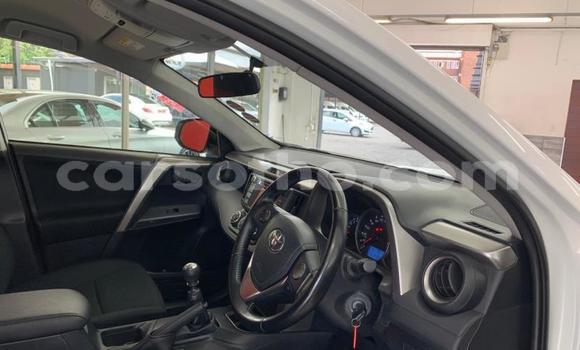 Acheter Occasion Voiture Toyota RAV4 Blanc à Maseru, Maseru Acheter Occasion Voiture Toyota RAV4 Blanc à Maseru, Maseru