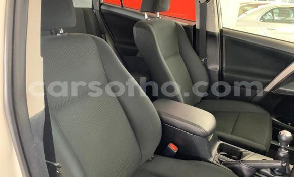 Acheter Occasion Voiture Toyota RAV4 Blanc à Maseru, Maseru Acheter Occasion Voiture Toyota RAV4 Blanc à Maseru, Maseru