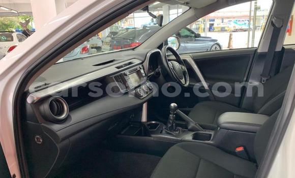 Acheter Occasion Voiture Toyota RAV4 Blanc à Maseru, Maseru Acheter Occasion Voiture Toyota RAV4 Blanc à Maseru, Maseru