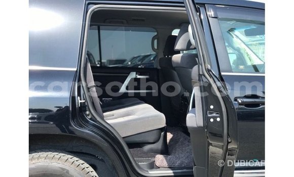Acheter Import Voiture Toyota Land Cruiser Noir à Import - Dubai, Maseru Acheter Import Voiture Toyota Land Cruiser Noir à Import - Dubai, Maseru
