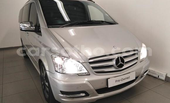 Sayi Na hannu Mercedes Viano Silver Mota in Maseru a Maseru