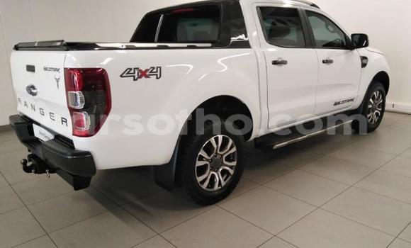 Sayi Na hannu Ford Ranger White Mota in Maseru a Maseru Sayi Na hannu Ford Ranger White Mota in Maseru a Maseru