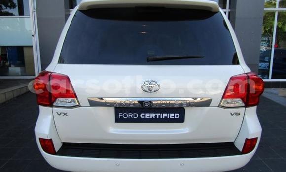 Sayi Na hannu Toyota Land Cruiser White Mota in Maseru a Maseru Sayi Na hannu Toyota Land Cruiser White Mota in Maseru a Maseru