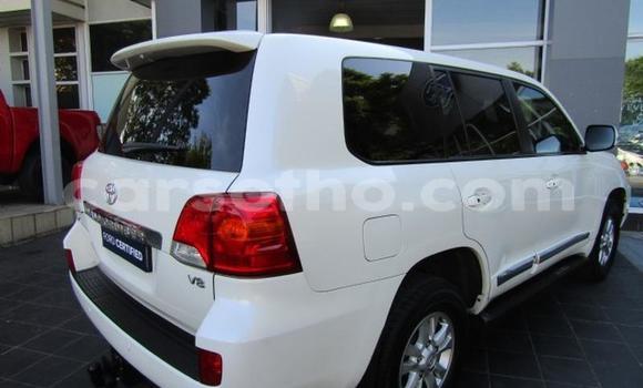 Sayi Na hannu Toyota Land Cruiser White Mota in Maseru a Maseru Sayi Na hannu Toyota Land Cruiser White Mota in Maseru a Maseru