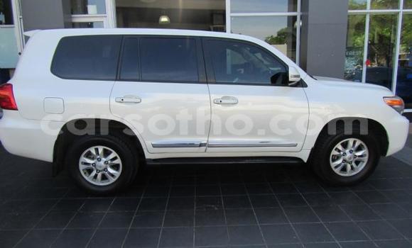 Sayi Na hannu Toyota Land Cruiser White Mota in Maseru a Maseru Sayi Na hannu Toyota Land Cruiser White Mota in Maseru a Maseru
