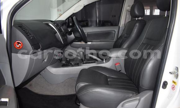 Sayi Na hannu Toyota Hilux White Mota in Maseru a Maseru Sayi Na hannu Toyota Hilux White Mota in Maseru a Maseru