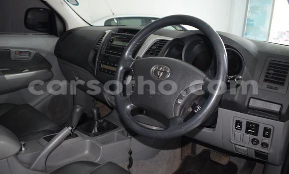 Sayi Na hannu Toyota Hilux White Mota in Maseru a Maseru Sayi Na hannu Toyota Hilux White Mota in Maseru a Maseru