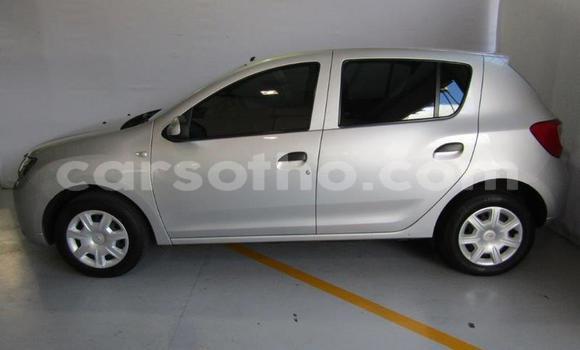 Sayi Na hannu Renault Sandero Silver Mota in Roma a Maseru Sayi Na hannu Renault Sandero Silver Mota in Roma a Maseru
