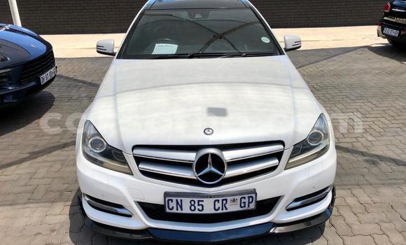 Sayi Na hannu Mercedes-Benz C–Class White Mota in Maseru a Maseru Sayi Na hannu Mercedes-Benz C–Class White Mota in Maseru a Maseru
