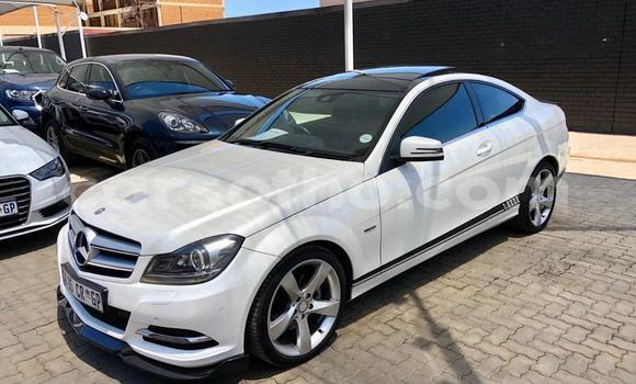 Sayi Na hannu Mercedes-Benz C–Class White Mota in Maseru a Maseru Sayi Na hannu Mercedes-Benz C–Class White Mota in Maseru a Maseru