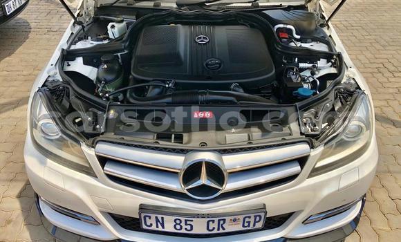 Sayi Na hannu Mercedes-Benz C–Class White Mota in Maseru a Maseru Sayi Na hannu Mercedes-Benz C–Class White Mota in Maseru a Maseru