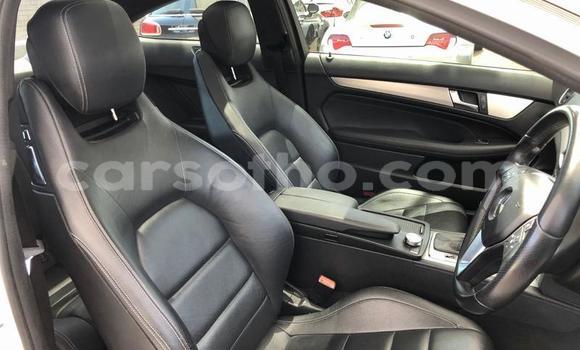 Sayi Na hannu Mercedes-Benz C–Class White Mota in Maseru a Maseru Sayi Na hannu Mercedes-Benz C–Class White Mota in Maseru a Maseru