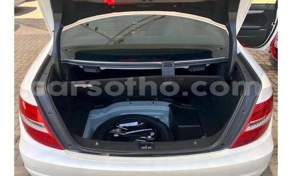 Sayi Na hannu Mercedes-Benz C–Class White Mota in Maseru a Maseru Sayi Na hannu Mercedes-Benz C–Class White Mota in Maseru a Maseru