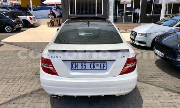 Sayi Na hannu Mercedes-Benz C–Class White Mota in Maseru a Maseru Sayi Na hannu Mercedes-Benz C–Class White Mota in Maseru a Maseru