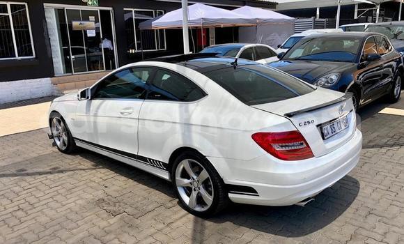 Sayi Na hannu Mercedes-Benz C–Class White Mota in Maseru a Maseru Sayi Na hannu Mercedes-Benz C–Class White Mota in Maseru a Maseru