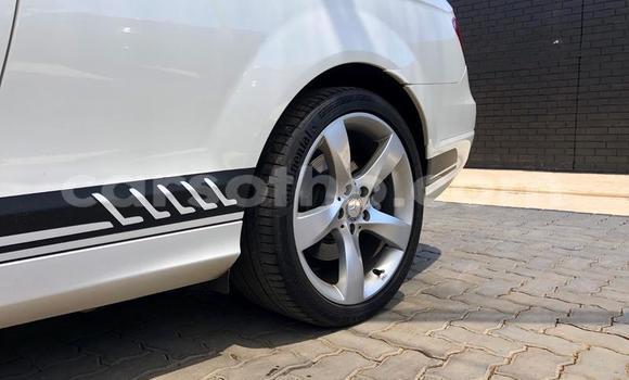 Sayi Na hannu Mercedes-Benz C–Class White Mota in Maseru a Maseru Sayi Na hannu Mercedes-Benz C–Class White Mota in Maseru a Maseru