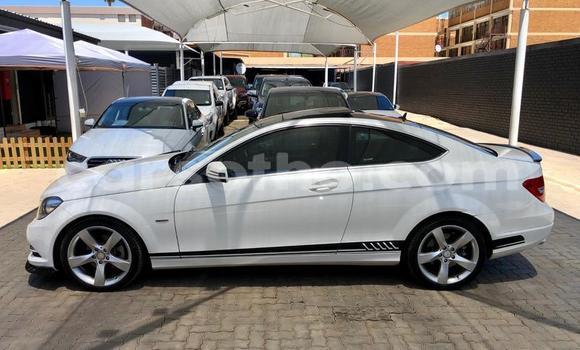 Sayi Na hannu Mercedes-Benz C–Class White Mota in Maseru a Maseru Sayi Na hannu Mercedes-Benz C–Class White Mota in Maseru a Maseru