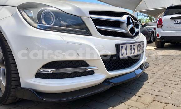 Sayi Na hannu Mercedes-Benz C–Class White Mota in Maseru a Maseru Sayi Na hannu Mercedes-Benz C–Class White Mota in Maseru a Maseru