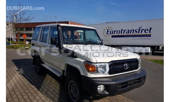 Acheter Import Voiture Toyota Land Cruiser Blanc à Import - Dubai, Maseru Acheter Import Voiture Toyota Land Cruiser Blanc à Import - Dubai, Maseru