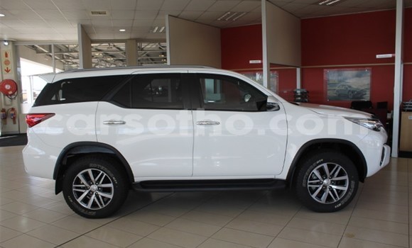 Acheter Occasion Voiture Toyota Fortuner Blanc à Import - Dubai, Maseru Acheter Occasion Voiture Toyota Fortuner Blanc à Import - Dubai, Maseru