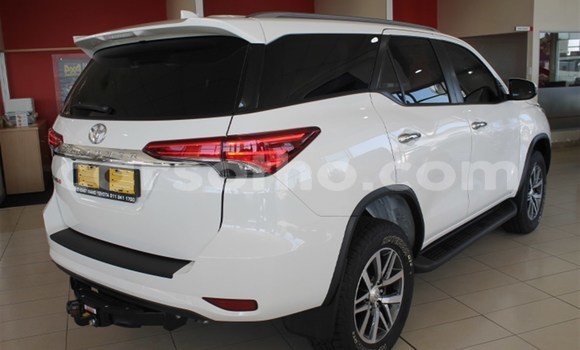 Acheter Occasion Voiture Toyota Fortuner Blanc à Import - Dubai, Maseru Acheter Occasion Voiture Toyota Fortuner Blanc à Import - Dubai, Maseru