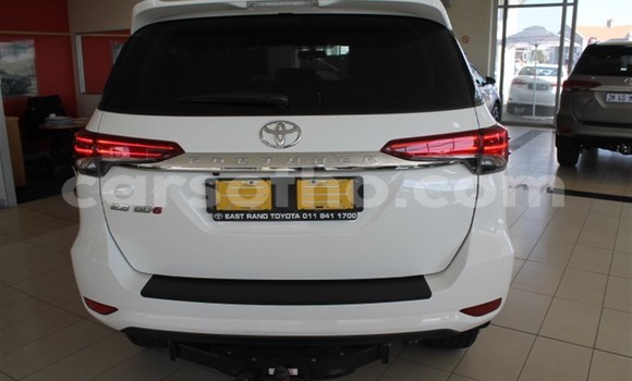 Acheter Occasion Voiture Toyota Fortuner Blanc à Import - Dubai, Maseru Acheter Occasion Voiture Toyota Fortuner Blanc à Import - Dubai, Maseru