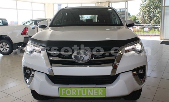 Acheter Occasion Voiture Toyota Fortuner Blanc à Import - Dubai, Maseru Acheter Occasion Voiture Toyota Fortuner Blanc à Import - Dubai, Maseru