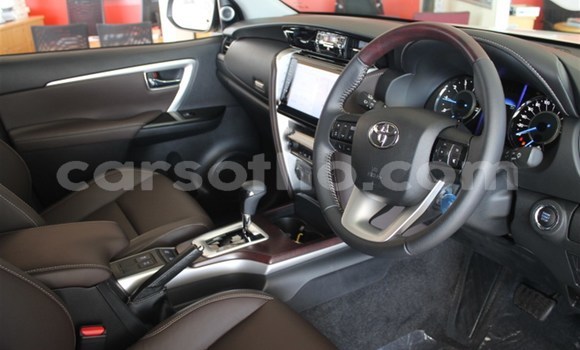 Acheter Occasion Voiture Toyota Fortuner Blanc à Import - Dubai, Maseru Acheter Occasion Voiture Toyota Fortuner Blanc à Import - Dubai, Maseru