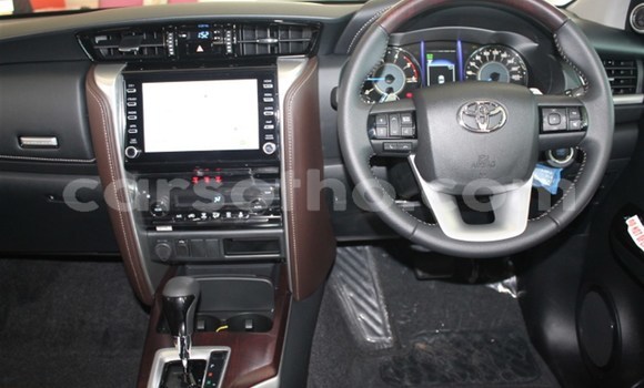 Acheter Occasion Voiture Toyota Fortuner Blanc à Import - Dubai, Maseru Acheter Occasion Voiture Toyota Fortuner Blanc à Import - Dubai, Maseru