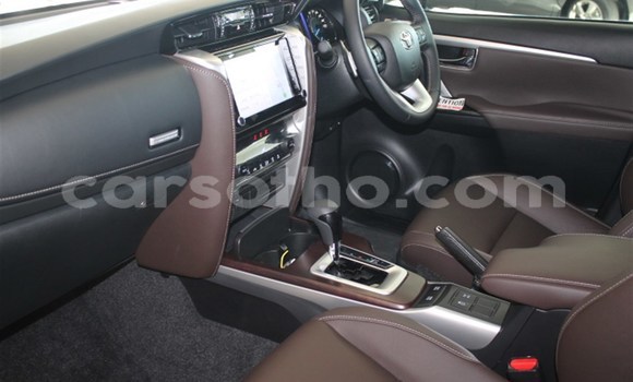 Acheter Occasion Voiture Toyota Fortuner Blanc à Import - Dubai, Maseru Acheter Occasion Voiture Toyota Fortuner Blanc à Import - Dubai, Maseru