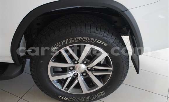 Acheter Occasion Voiture Toyota Fortuner Blanc à Import - Dubai, Maseru Acheter Occasion Voiture Toyota Fortuner Blanc à Import - Dubai, Maseru
