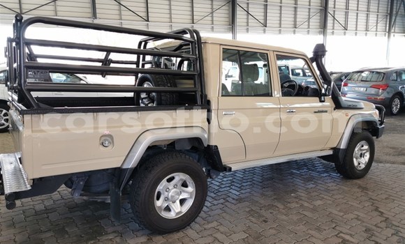 اشتري مستعمل Toyota Land Cruiser Beige سيارة في Maseru في Maseru اشتري مستعمل Toyota Land Cruiser Beige سيارة في Maseru في Maseru