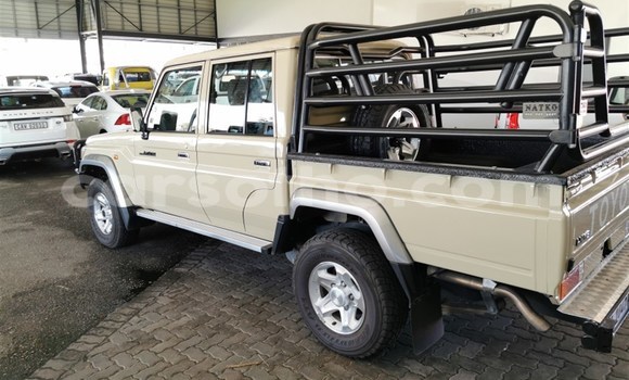 اشتري مستعمل Toyota Land Cruiser Beige سيارة في Maseru في Maseru اشتري مستعمل Toyota Land Cruiser Beige سيارة في Maseru في Maseru