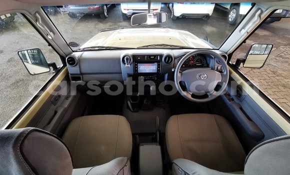 اشتري مستعمل Toyota Land Cruiser Beige سيارة في Maseru في Maseru اشتري مستعمل Toyota Land Cruiser Beige سيارة في Maseru في Maseru