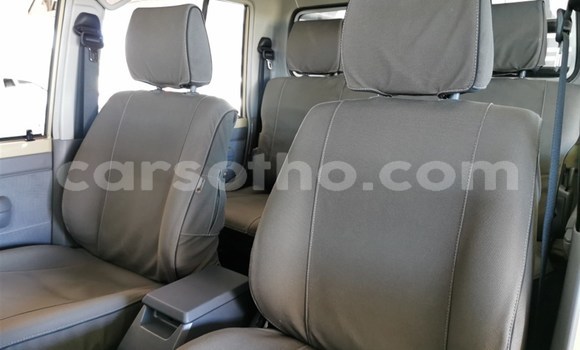 اشتري مستعمل Toyota Land Cruiser Beige سيارة في Maseru في Maseru اشتري مستعمل Toyota Land Cruiser Beige سيارة في Maseru في Maseru