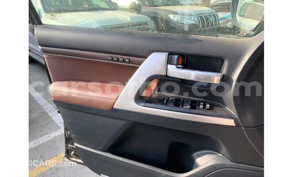 Sayi Imported Toyota Land Cruiser Black Mota in Import - Dubai a Maseru Sayi Imported Toyota Land Cruiser Black Mota in Import - Dubai a Maseru