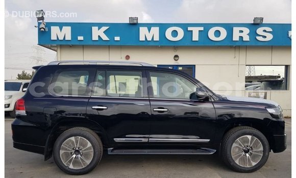Sayi Imported Toyota Land Cruiser Black Mota in Import - Dubai a Maseru Sayi Imported Toyota Land Cruiser Black Mota in Import - Dubai a Maseru
