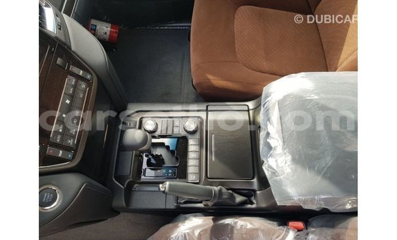 Sayi Imported Toyota Land Cruiser Black Mota in Import - Dubai a Maseru Sayi Imported Toyota Land Cruiser Black Mota in Import - Dubai a Maseru