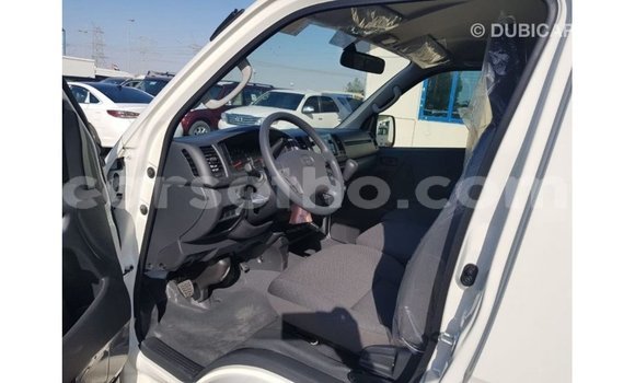 Sayi Imported Toyota Hiace White Mota in Import - Dubai a Maseru Sayi Imported Toyota Hiace White Mota in Import - Dubai a Maseru