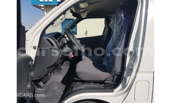 Sayi Imported Toyota Hiace White Mota in Import - Dubai a Maseru Sayi Imported Toyota Hiace White Mota in Import - Dubai a Maseru